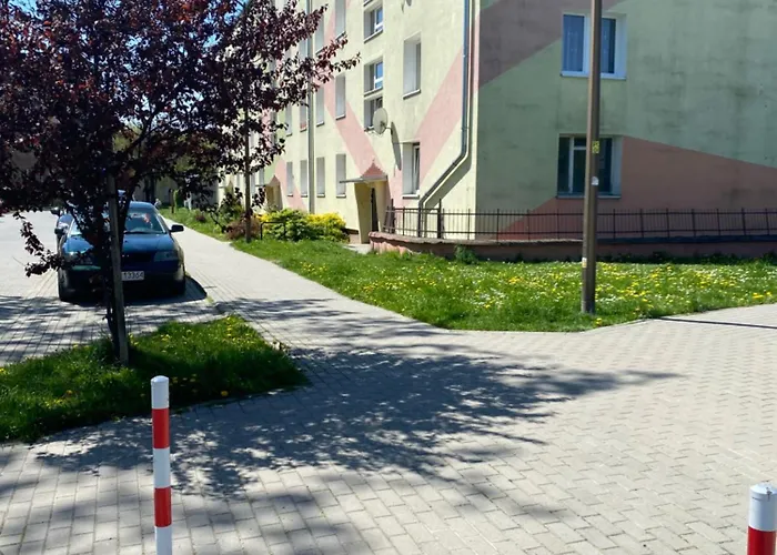Nowoczesny Apartament W Dzierzoniowie - Parter - Balkon - Pokoj + Sypialnia