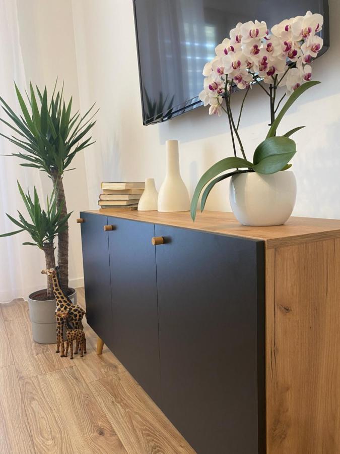 Apartment Nowoczesny W Dzierzoniowie - Parter - Balkon - + Sypialnia *